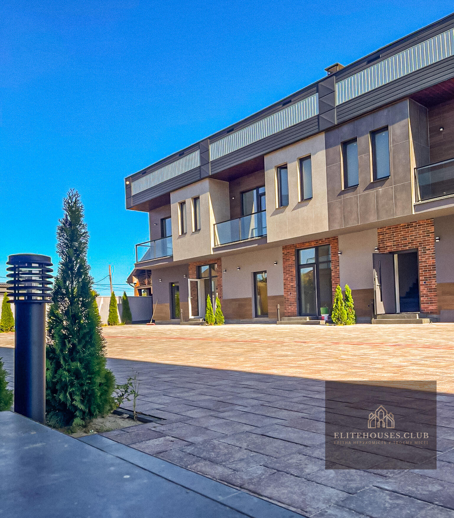 Котеджі Modern Houses